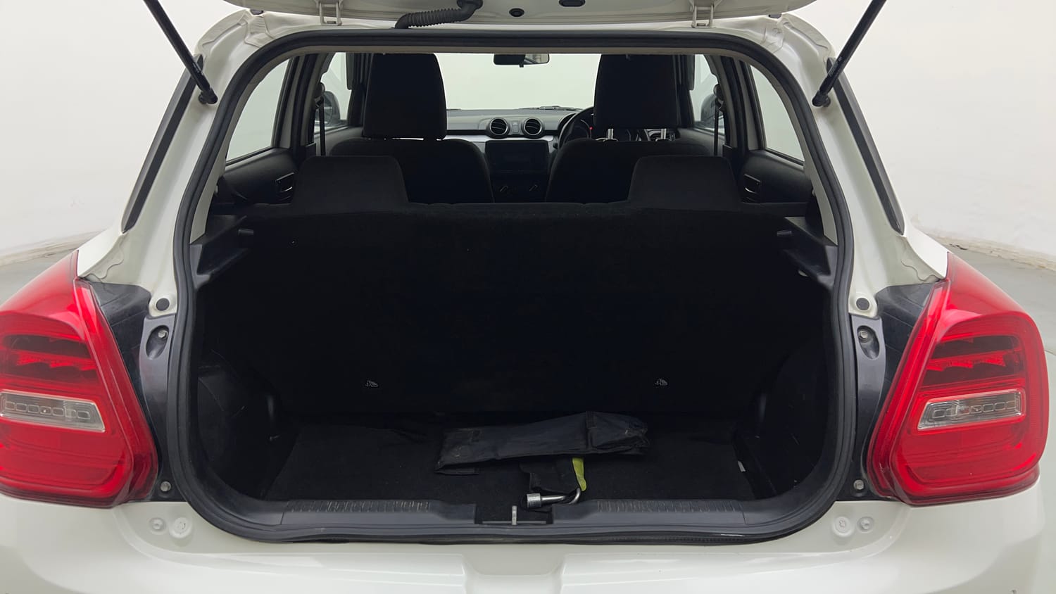Used 2021 Maruti Suzuki Swift VXi AMT Petrol Automatic interior DICKY INSIDE VIEW