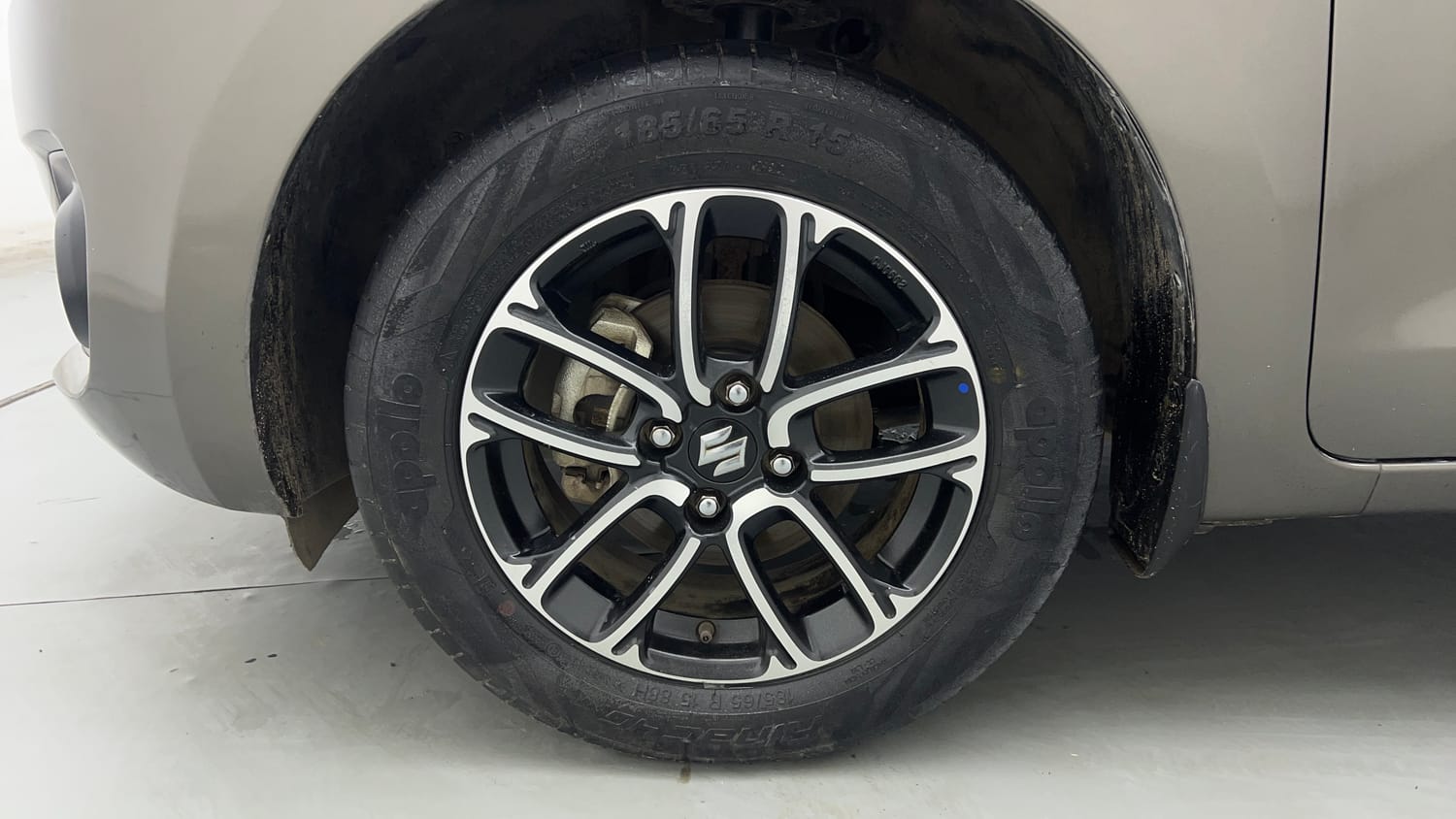 Used 2022 Maruti Suzuki Swift ZXi Plus AMT Petrol Automatic tyres LEFT FRONT TYRE RIM VIEW