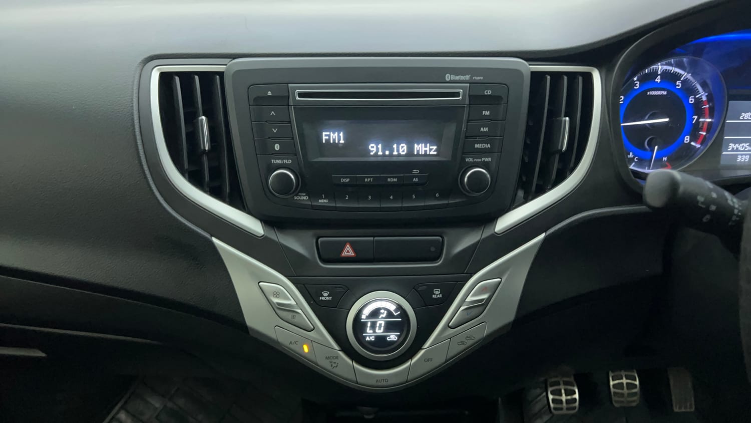 Used 2018 Maruti Suzuki Baleno Delta 1.2 Petrol Manual interior MUSIC SYSTEM & AC CONTROL VIEW