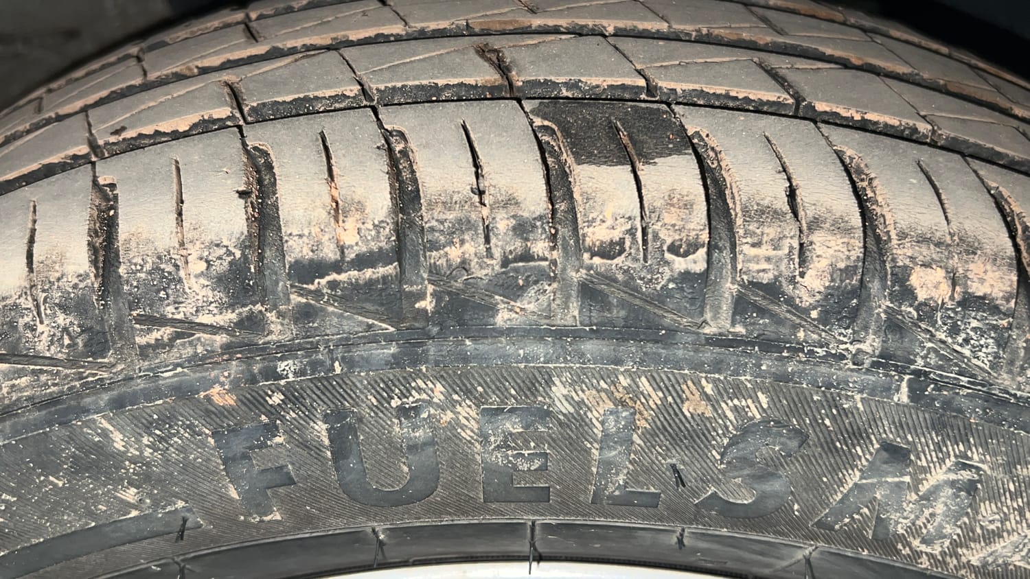 Used 2024 Renault Kwid RXT 1.0L Petrol Manual tyres RIGHT FRONT TYRE TREAD VIEW