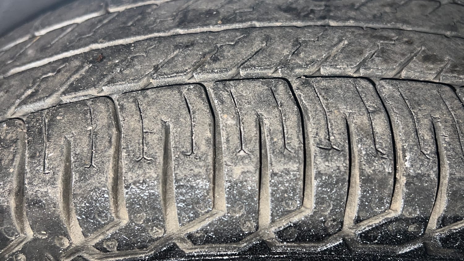 Used 2015 Maruti Suzuki Alto 800 Lxi Petrol Manual tyres RIGHT FRONT TYRE TREAD VIEW