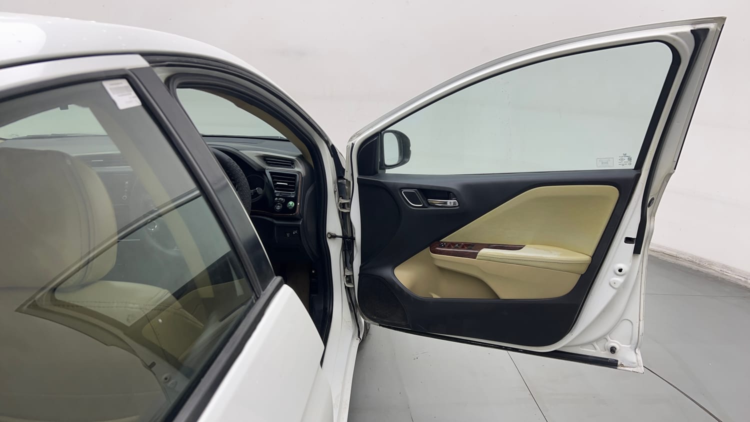 Used 2017 Honda City V CVT Petrol Petrol Automatic interior RIGHT FRONT DOOR OPEN VIEW