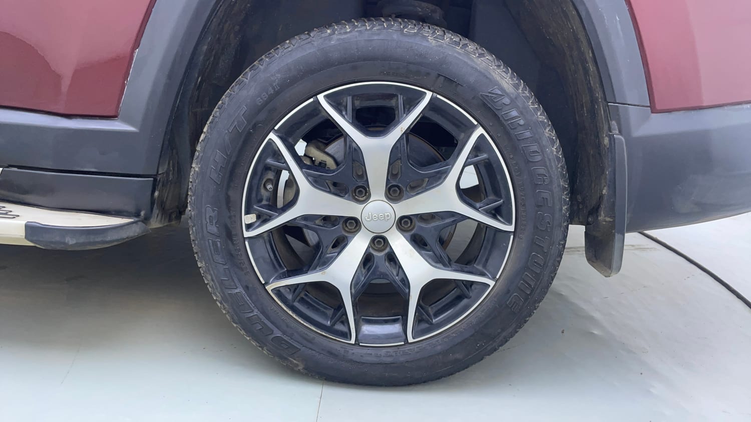 Used 2022 Jeep Meridian Limited (O) 4X2 AT Diesel Automatic tyres LEFT REAR TYRE RIM VIEW