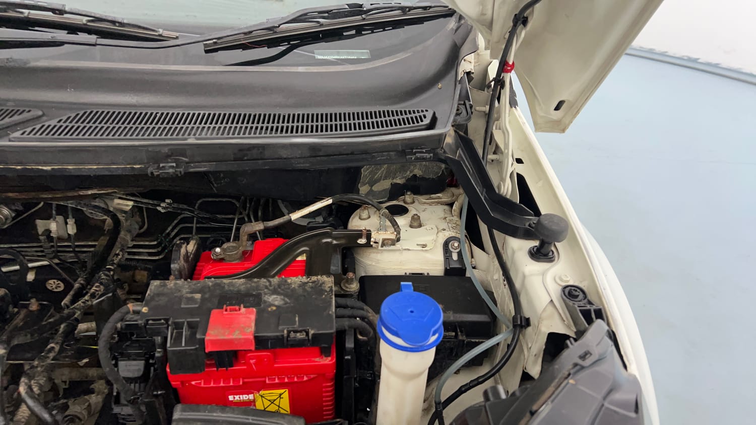 Used 2019 Ford EcoSport Trend 1.5L Ti-VCT Petrol Manual engine ENGINE LEFT SIDE HINGE & APRON VIEW