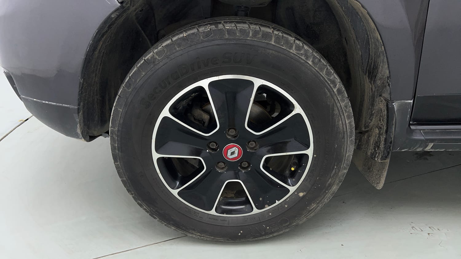 Used 2017 Renault Duster RXS CVT Petrol Automatic tyres LEFT FRONT TYRE RIM VIEW