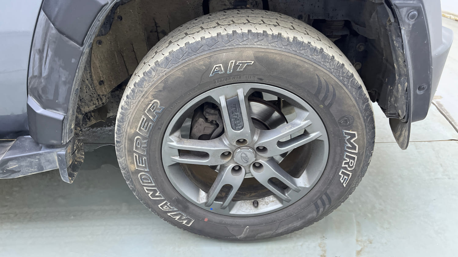 Used 2022 mahindra Thar LX Hard Top Diesel MT 4WD Diesel Manual tyres RIGHT FRONT TYRE RIM VIEW