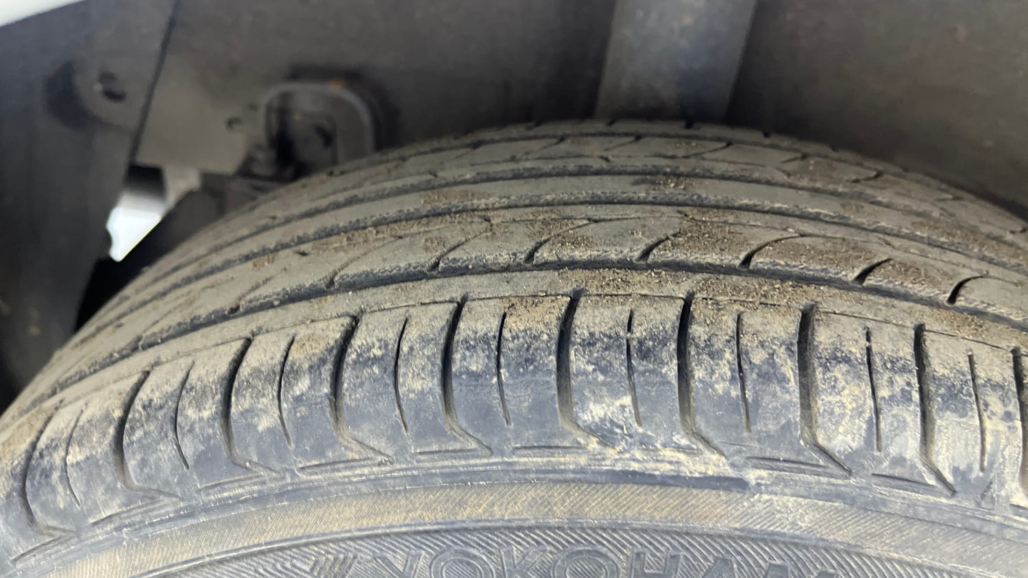Used 2017 Hyundai Grand i10 Sportz (O) AT 1.2 Kappa VTVT Petrol Automatic tyres RIGHT REAR TYRE TREAD VIEW