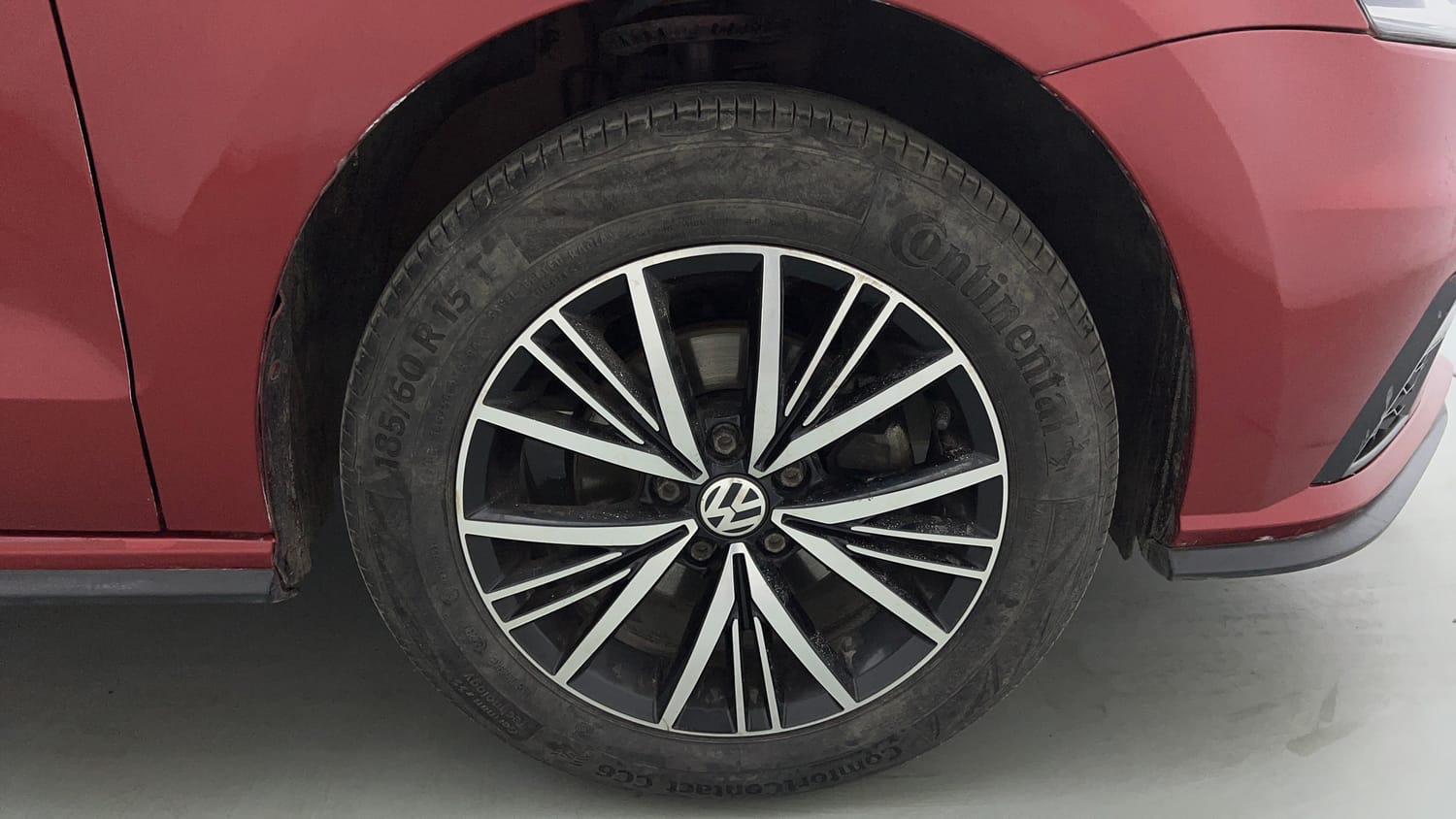 Used 2019 Volkswagen Vento Highline 1.2 (P) AT Petrol Automatic tyres RIGHT FRONT TYRE RIM VIEW