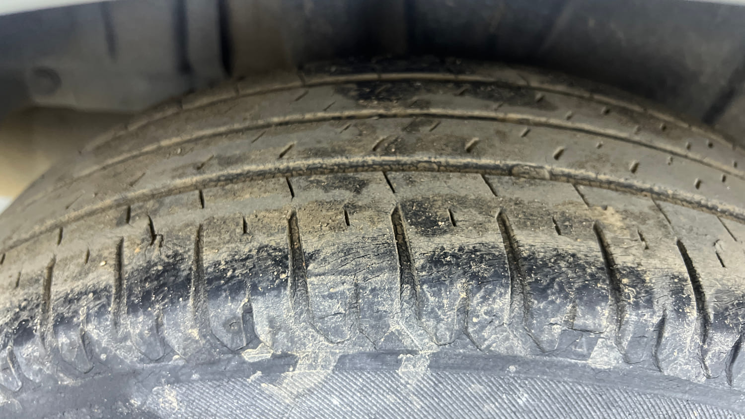 Used 2021 Maruti Suzuki New Ertiga VXi AT Petrol Automatic tyres RIGHT REAR TYRE TREAD VIEW