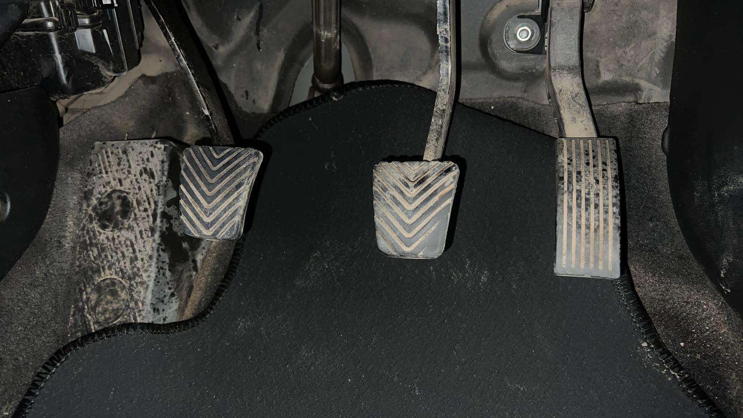 Used 2015 Hyundai Elite i20 Magna 1.2 Petrol Manual interior PEDALS VIEW