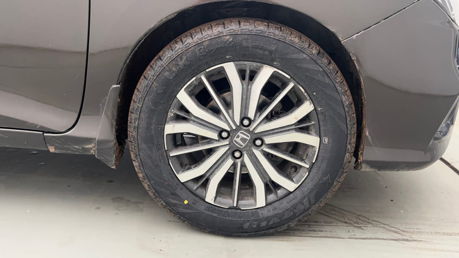 Used 2018 Honda City VX Petrol Petrol Manual tyres RIGHT FRONT TYRE RIM VIEW