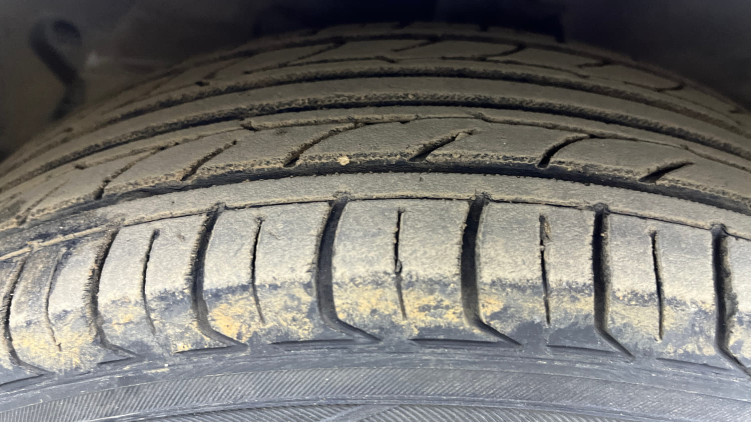 Used 2017 Hyundai Grand i10 Sportz (O) AT 1.2 Kappa VTVT Petrol Automatic tyres LEFT FRONT TYRE TREAD VIEW