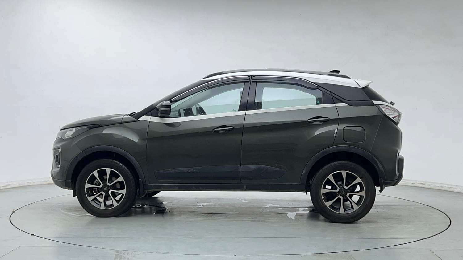 Used 2020 Tata Nexon XZ Plus (O) Petrol Manual exterior LEFT SIDE VIEW