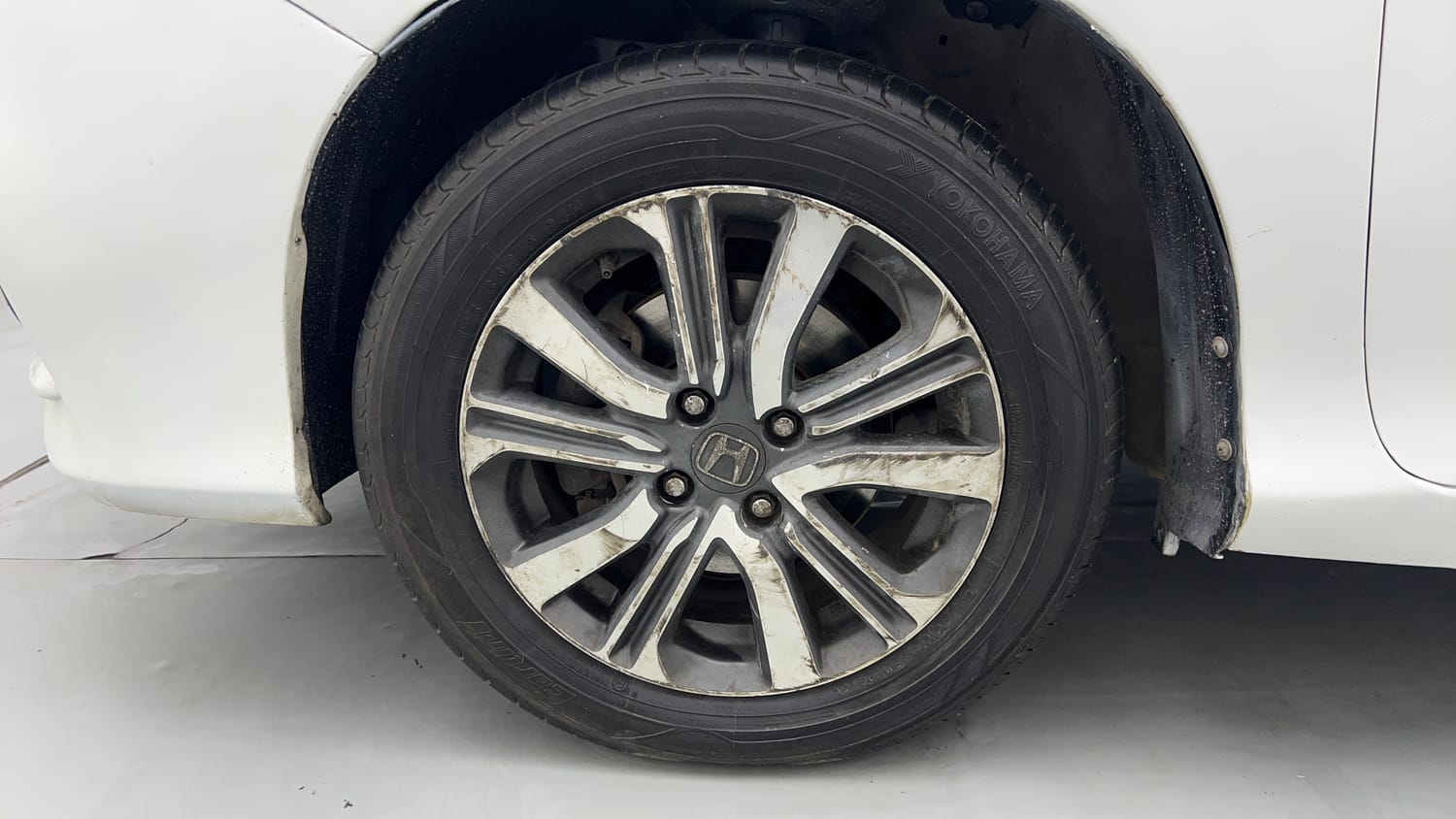 Used 2017 Honda City V CVT Petrol Petrol Automatic tyres LEFT FRONT TYRE RIM VIEW
