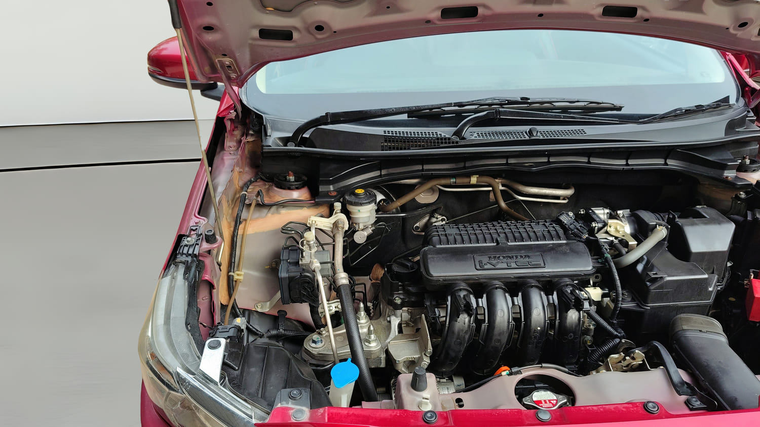 Used 2020 Honda Amaze 1.2 V MT Petrol Petrol Manual engine ENGINE RIGHT SIDE HINGE & APRON VIEW