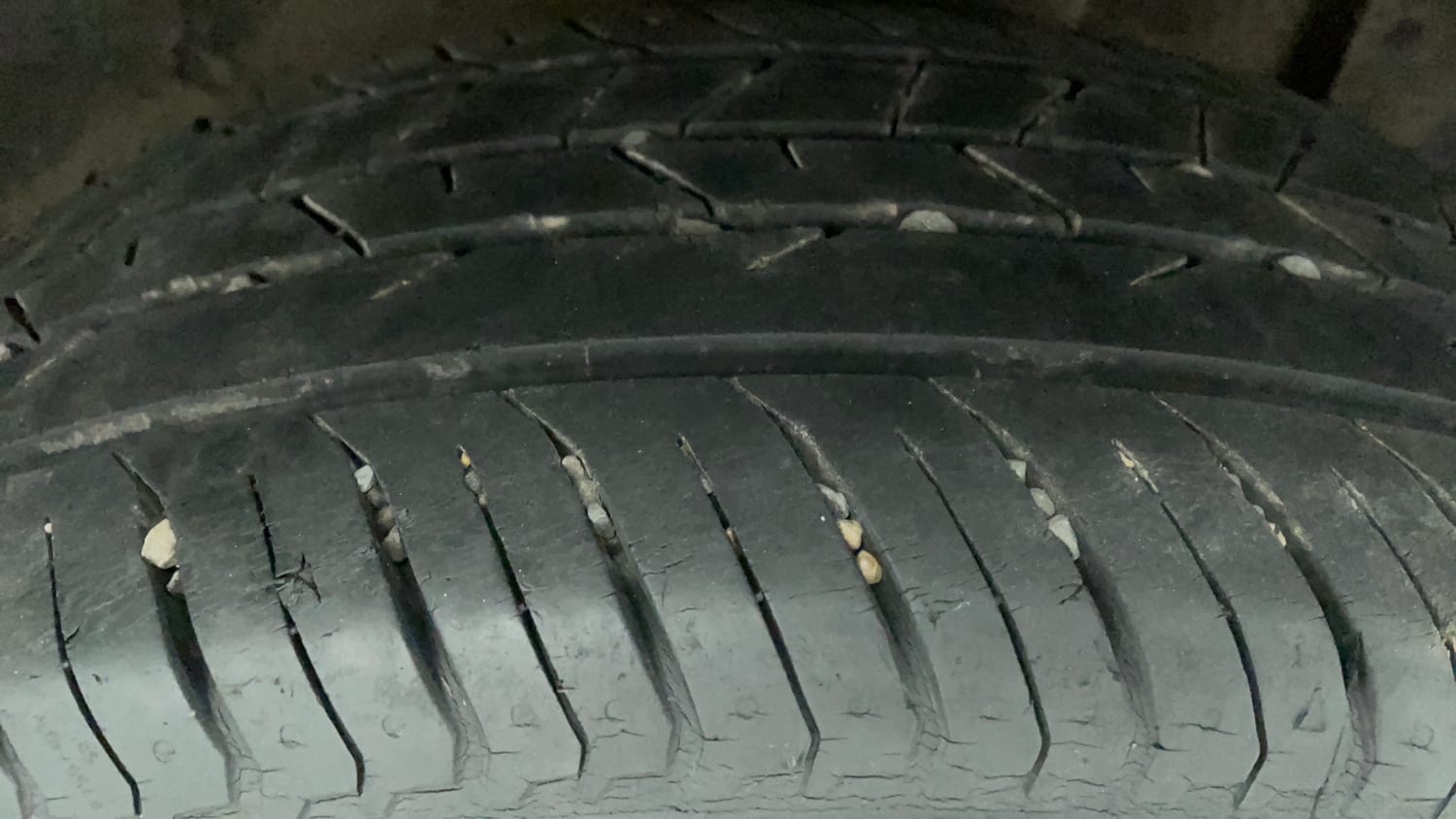 Used 2023 Nissan Magnite XV Petrol Manual tyres LEFT REAR TYRE TREAD VIEW