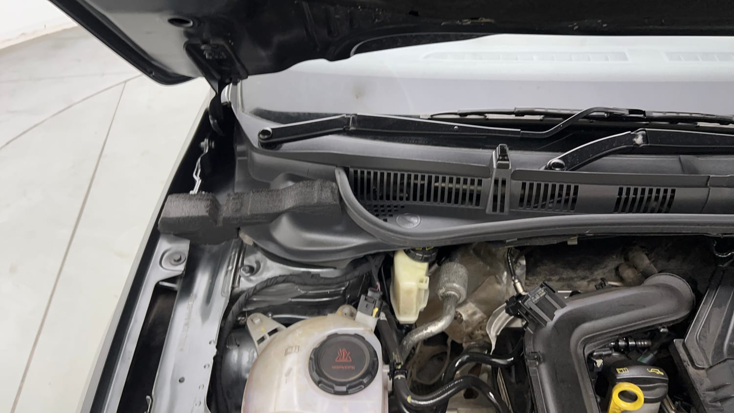 Used 2022 Skoda Slavia Ambition 1.0L TSI MT Petrol Manual engine ENGINE RIGHT SIDE HINGE & APRON VIEW