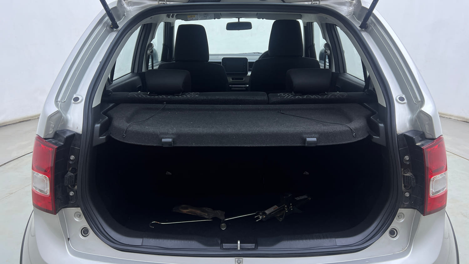 Used 2024 Maruti Suzuki Ignis Alpha 1.2 AMT Petrol Automatic interior DICKY INSIDE VIEW