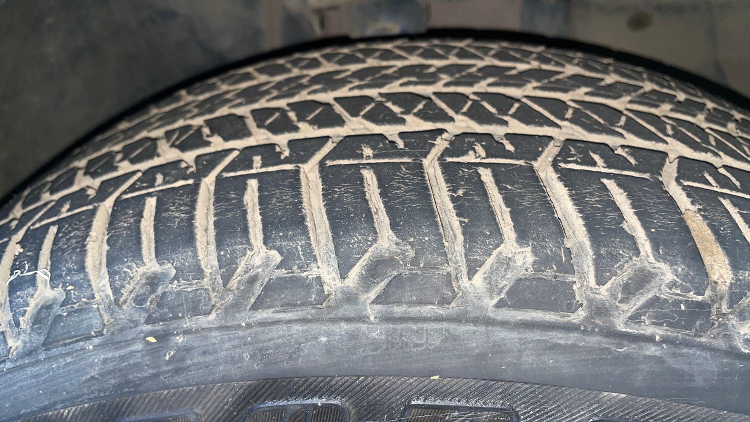 Used 2022 Jeep Meridian Limited (O) 4X2 AT Diesel Automatic tyres RIGHT FRONT TYRE TREAD VIEW