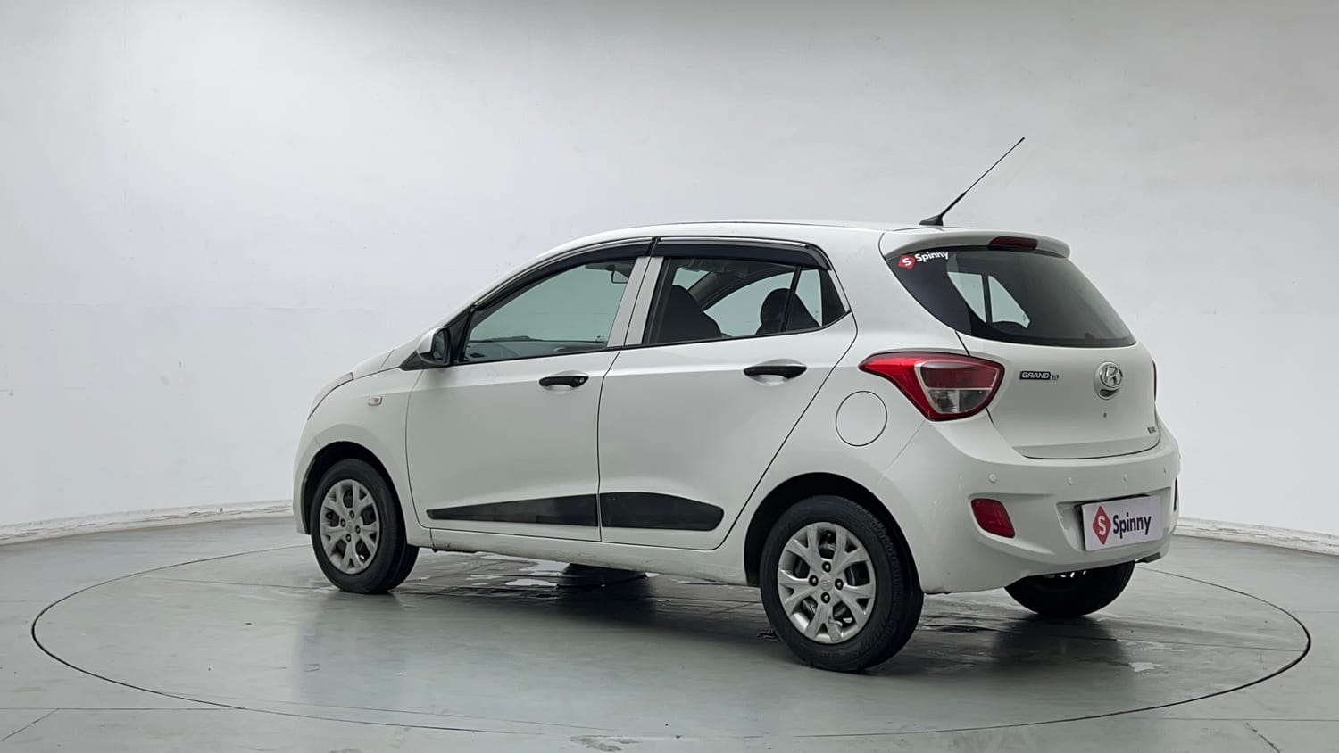 Used 2015 Hyundai Grand i10 Era 1.2 Kappa VTVT Petrol Manual exterior LEFT REAR CORNER VIEW