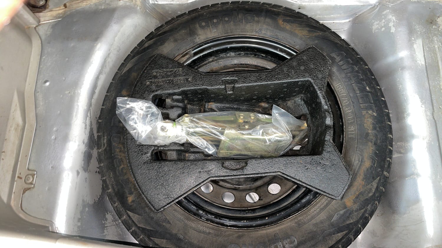 Used 2017 Maruti Suzuki Celerio ZXi AMT Petrol Automatic tyres SPARE TYRE VIEW