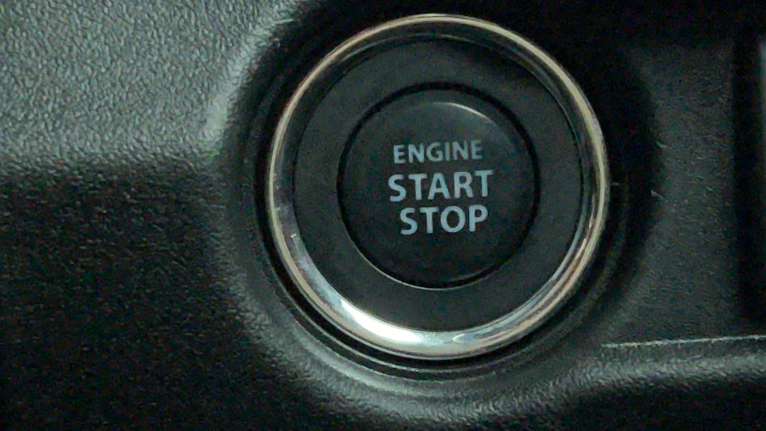 Used 2023 Maruti Suzuki Jimny Alpha AT Petrol Automatic top_features Keyless start