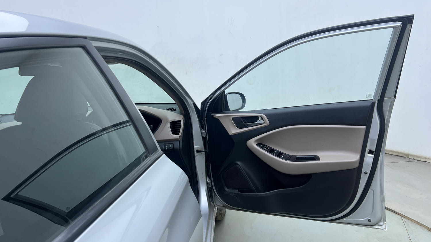 Used 2015 Hyundai Elite i20 Asta 1.2 Petrol Manual interior RIGHT FRONT DOOR OPEN VIEW