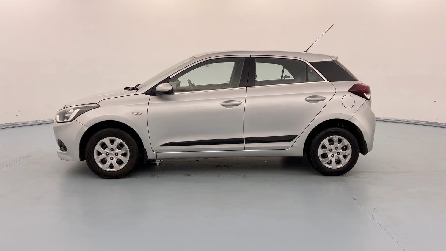 Used 2015 Hyundai Elite i20 Magna 1.2 Petrol Manual exterior LEFT SIDE VIEW
