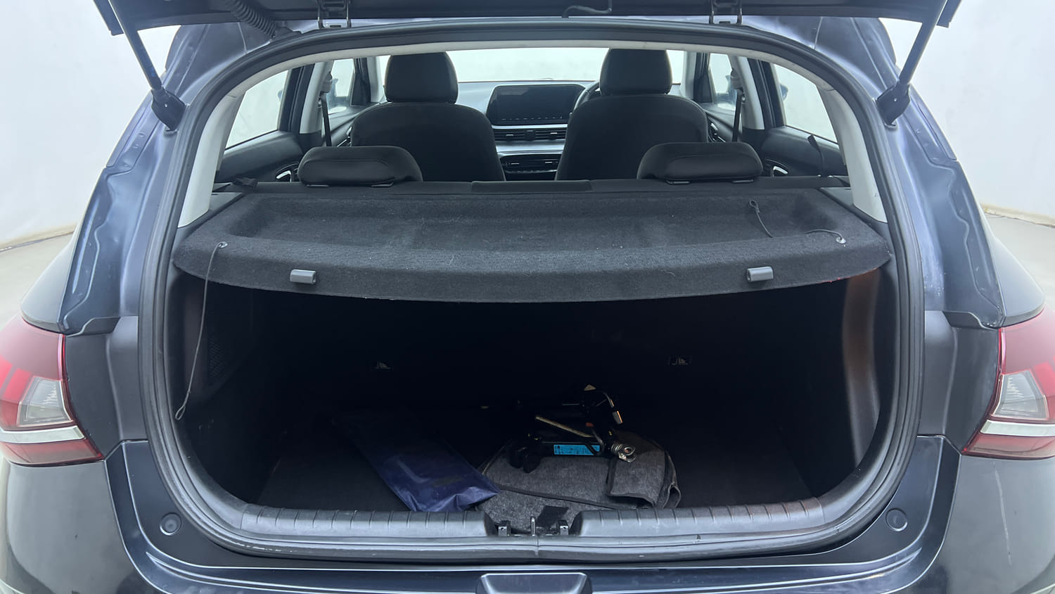 Used 2023 Hyundai i20 Asta (O) 1.2 MT Petrol Manual interior DICKY INSIDE VIEW