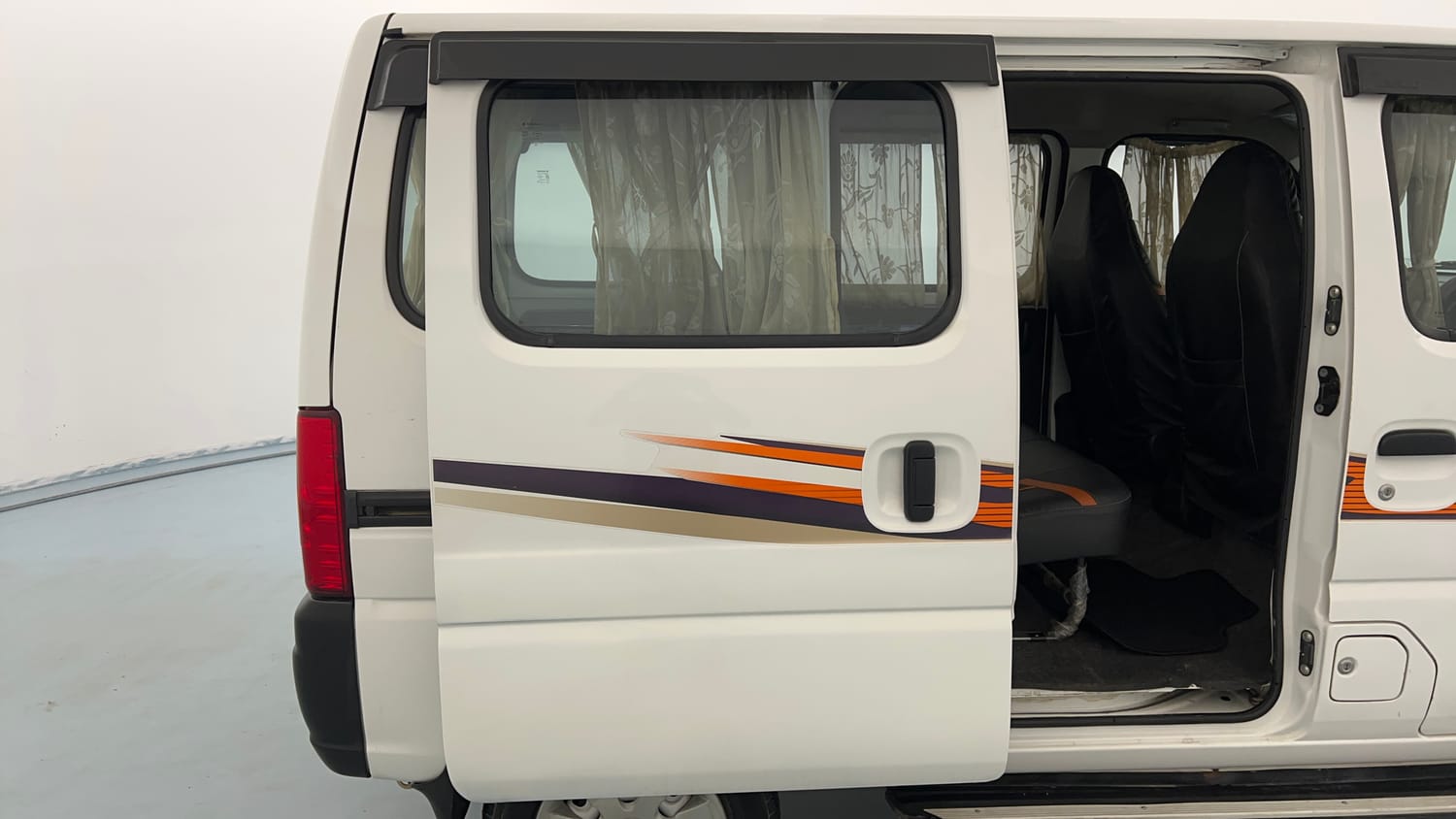 Used 2022 Maruti Suzuki Eeco 5 STR AC (O) Petrol Manual interior RIGHT REAR DOOR OPEN VIEW