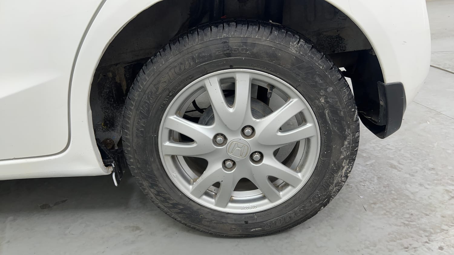 Used 2016 Honda Brio VX MT Petrol Manual tyres LEFT REAR TYRE RIM VIEW