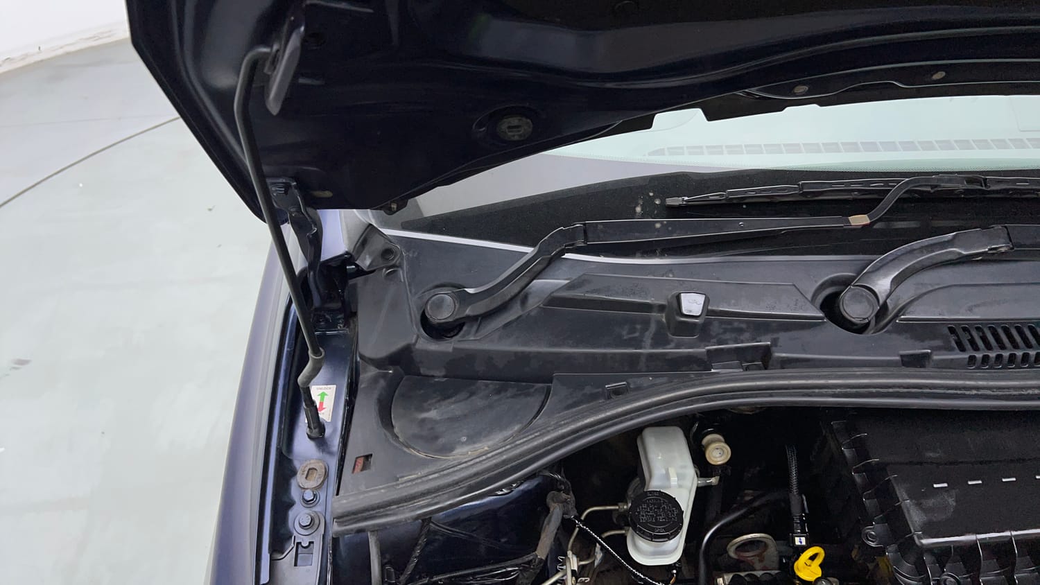 Used 2021 Tata Tigor XZ Petrol Manual engine ENGINE RIGHT SIDE HINGE & APRON VIEW