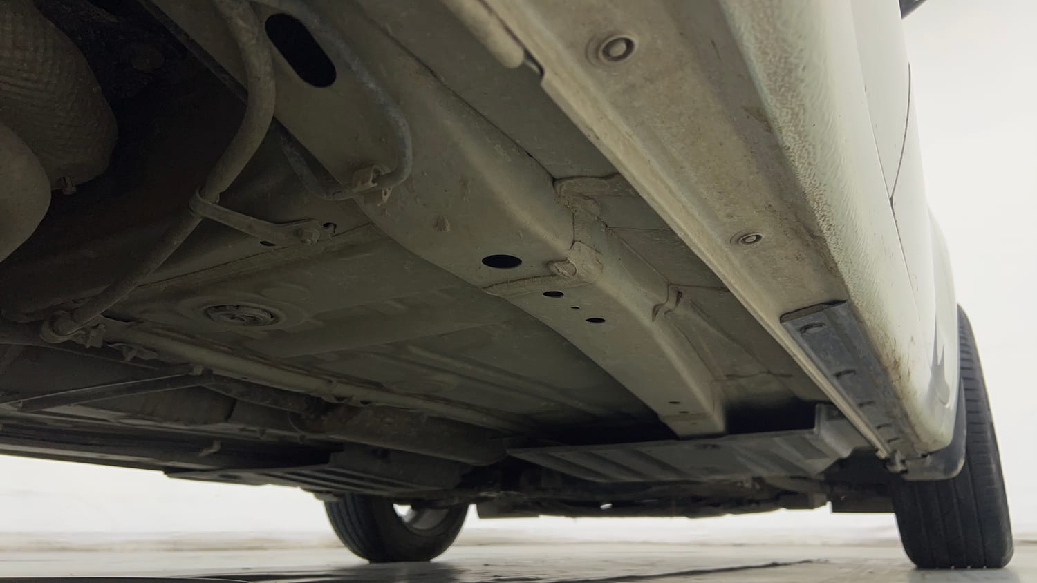 Used 2021 Maruti Suzuki Swift VXi AMT Petrol Automatic extra REAR RIGHT UNDERBODY VIEW