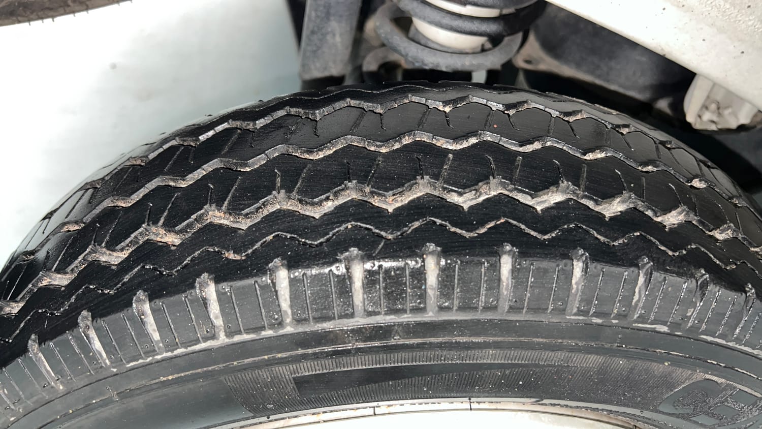 Used 2022 Maruti Suzuki Eeco 5 STR AC (O) Petrol Manual tyres RIGHT REAR TYRE TREAD VIEW