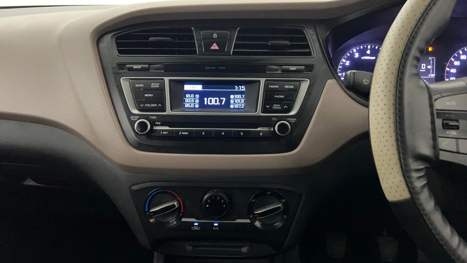 Used 2015 Hyundai Elite i20 Magna 1.2 Petrol Manual interior MUSIC SYSTEM & AC CONTROL VIEW