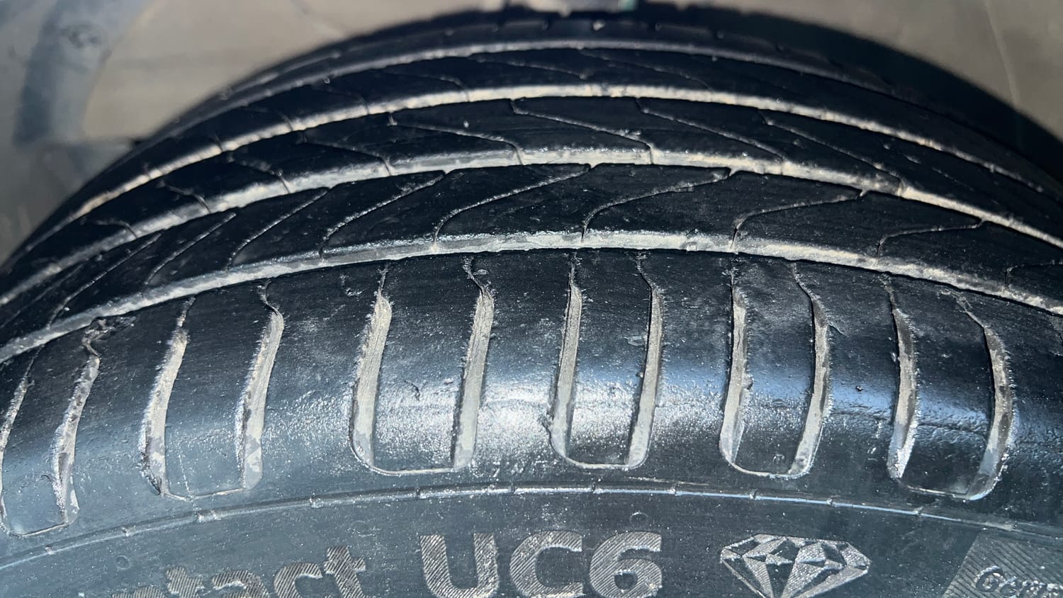 Used 2021 Maruti Suzuki Swift VXi AMT Petrol Automatic tyres LEFT FRONT TYRE TREAD VIEW