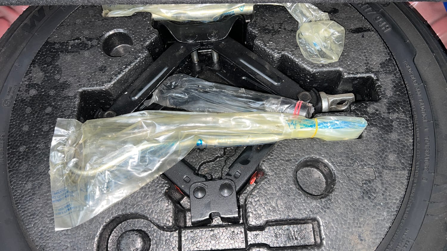 Used 2019 Mahindra XUV 300 1.5 W8 Diesel Manual tyres SPARE TYRE VIEW