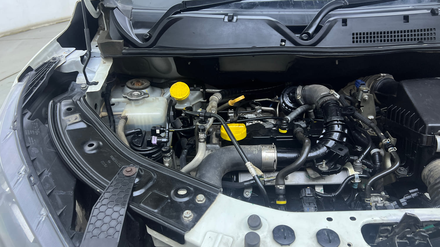 Used 2022 Nissan Magnite XV Turbo Petrol Manual engine ENGINE RIGHT SIDE VIEW