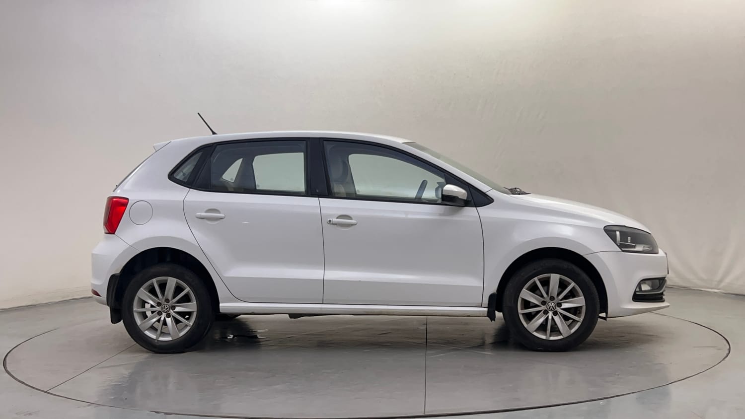 Used 2017 Volkswagen Polo Highline1.2L (P) Petrol Manual exterior RIGHT SIDE VIEW