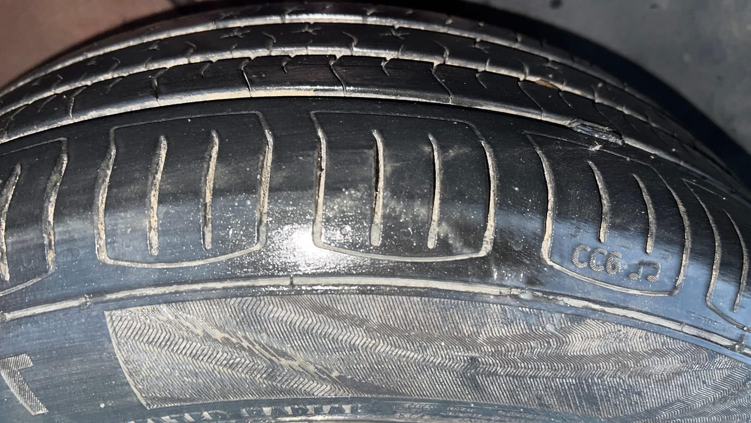 Used 2019 Volkswagen Vento Highline 1.2 (P) AT Petrol Automatic tyres RIGHT FRONT TYRE TREAD VIEW