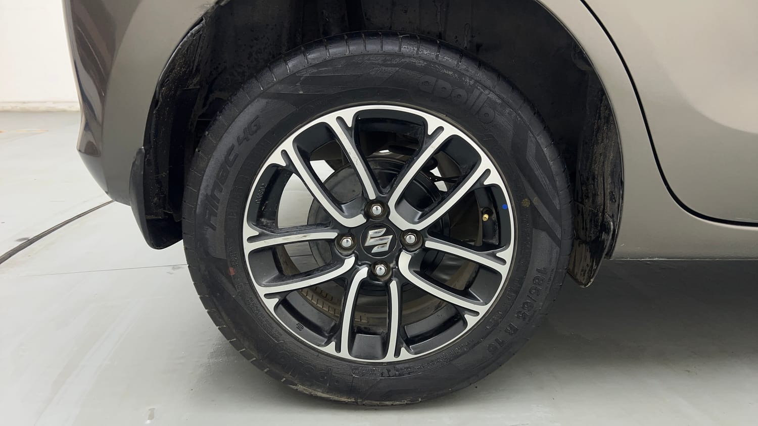 Used 2022 Maruti Suzuki Swift ZXi Plus AMT Petrol Automatic tyres RIGHT REAR TYRE RIM VIEW
