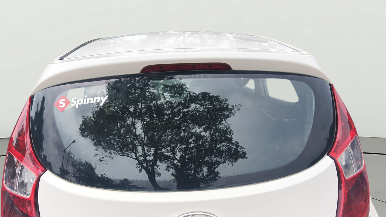 Used 2017 Hyundai Eon Sportz Petrol Manual exterior BACK WINDSHIELD VIEW