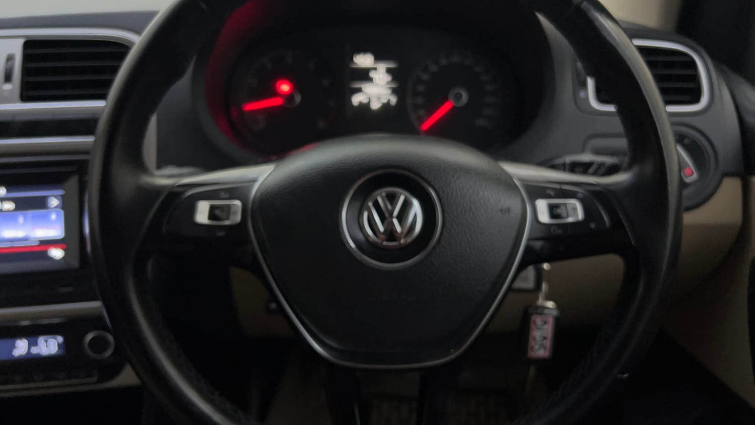 Used 2017 Volkswagen Polo Highline1.2L (P) Petrol Manual top_features Airbags