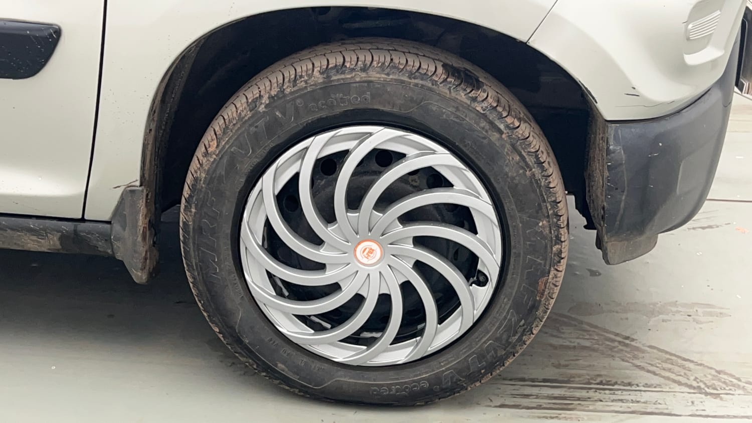 Used 2022 Maruti Suzuki S-Presso VXi (O) Petrol Manual tyres RIGHT FRONT TYRE RIM VIEW