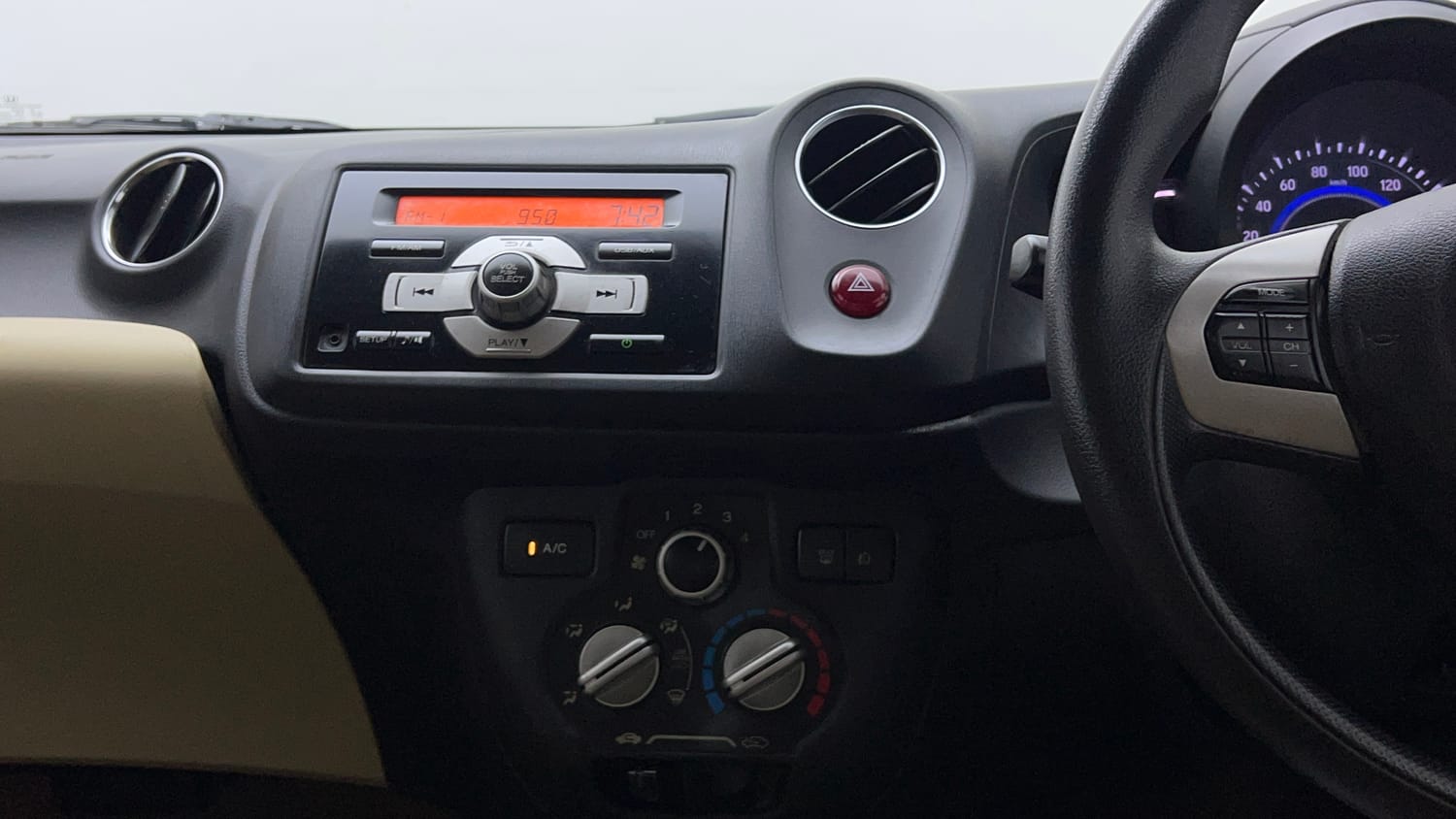 Used 2016 Honda Amaze 1.2 VX AT i-VTEC Petrol Automatic interior MUSIC SYSTEM & AC CONTROL VIEW
