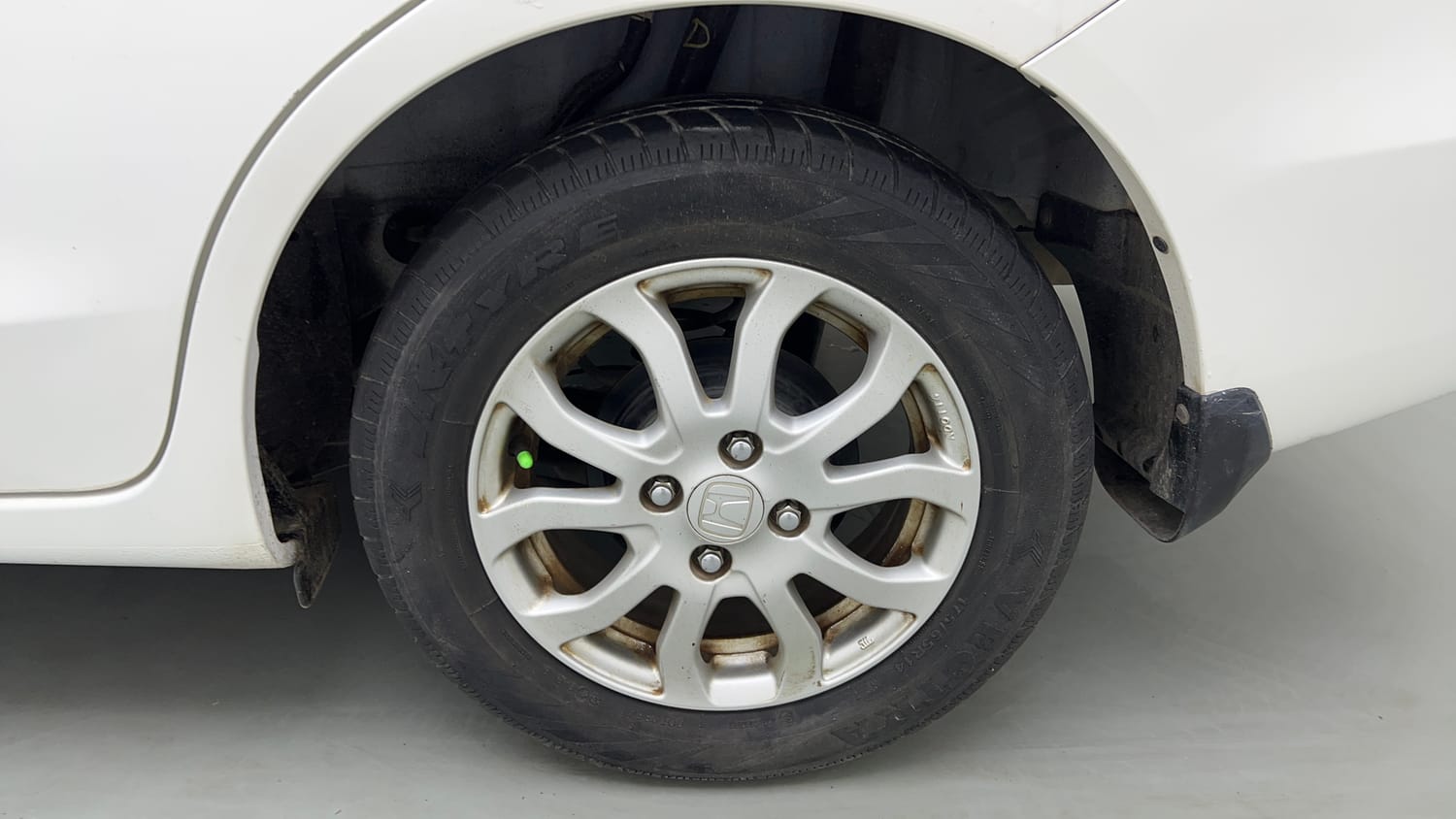 Used 2016 Honda Amaze 1.2 VX AT i-VTEC Petrol Automatic tyres LEFT REAR TYRE RIM VIEW