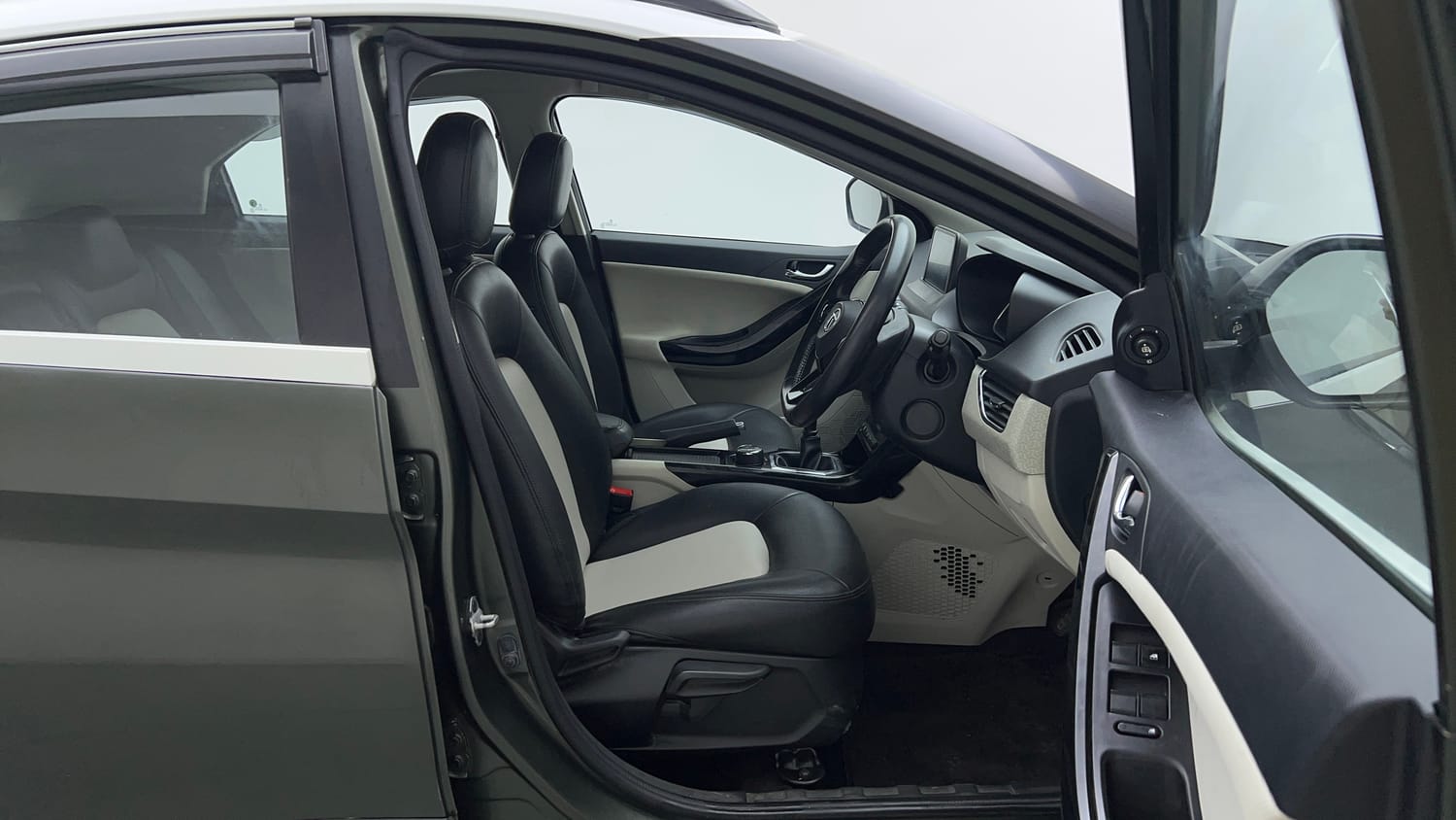 Used 2020 Tata Nexon XZ Plus (O) Petrol Manual interior RIGHT SIDE FRONT DOOR CABIN VIEW