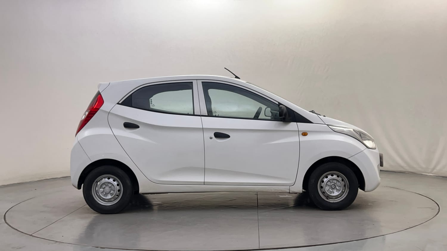 Used 2014 Hyundai Eon Era + Petrol Manual exterior RIGHT SIDE VIEW