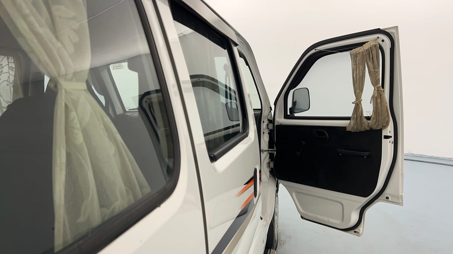 Used 2022 Maruti Suzuki Eeco 5 STR AC (O) Petrol Manual interior RIGHT FRONT DOOR OPEN VIEW