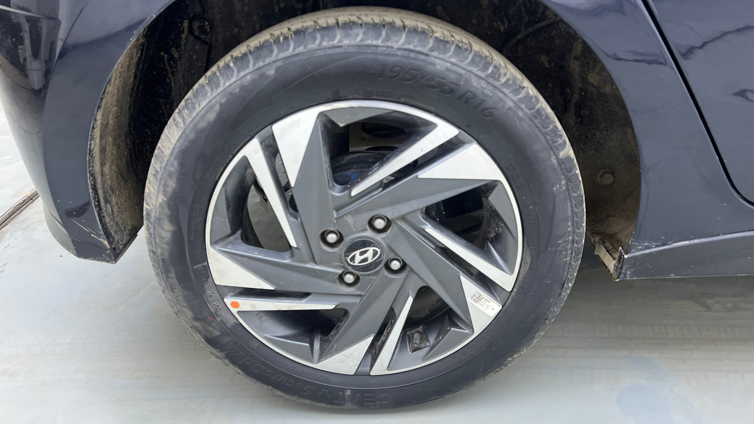 Used 2023 Hyundai i20 Asta (O) 1.2 MT Petrol Manual tyres RIGHT REAR TYRE RIM VIEW